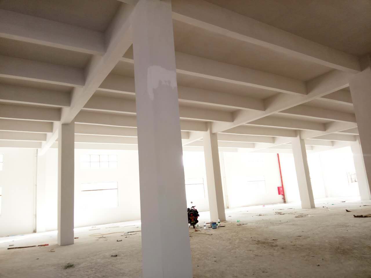 已建成了1幢(2800平方米,共4层的厂房) 已建成了1幢(2800平方米,共4层的厂房)
